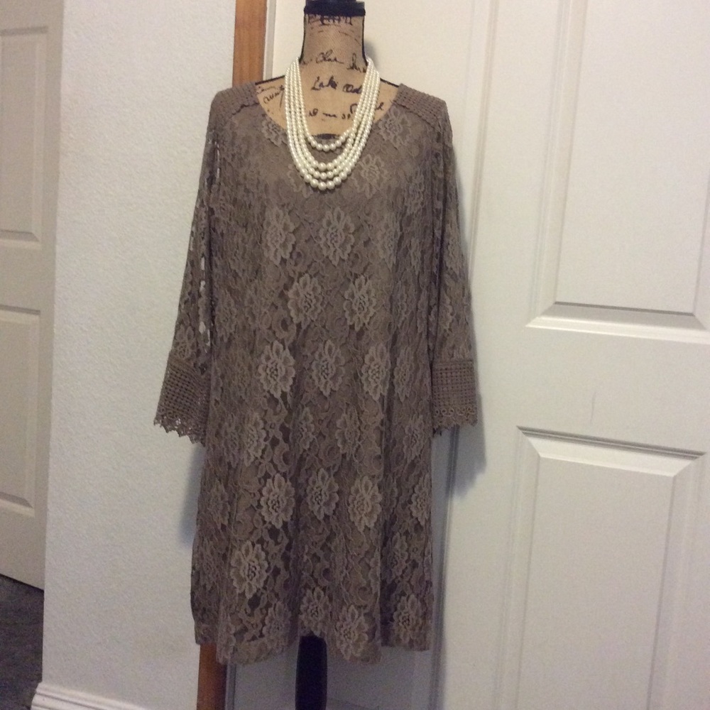 Elegant lace dress -